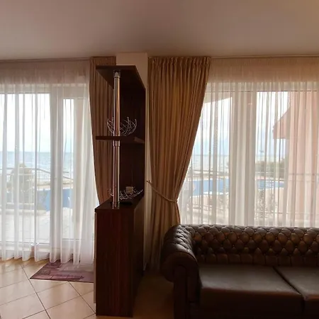 Bellevue Beachfront Paradise Apartment