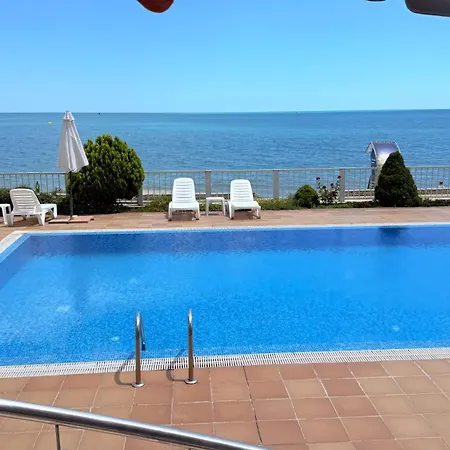 דירה Bellevue Beachfront Paradise רבדה