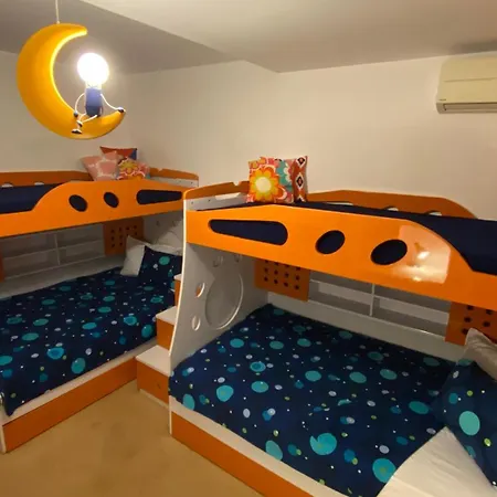 Bellevue Beachfront Paradise דירה