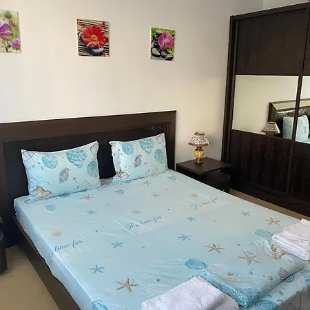 Bellevue Beachfront Paradise דירה