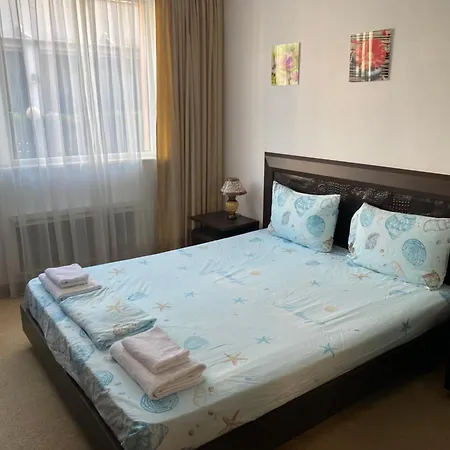 Bellevue Beachfront Paradise דירה