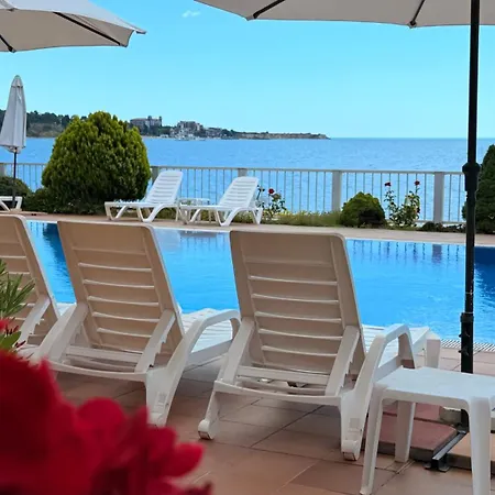 דירה Bellevue Beachfront Paradise רבדה