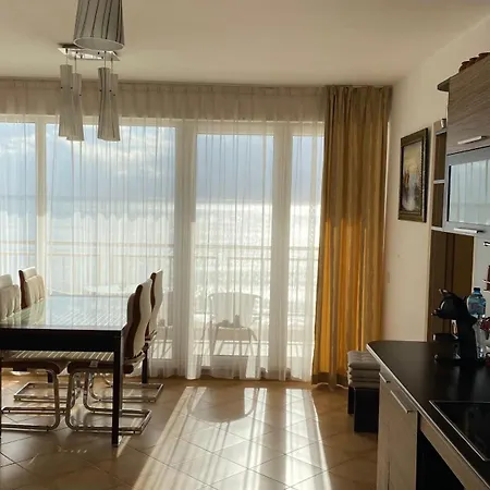 Bellevue Beachfront Paradise Apartamento *