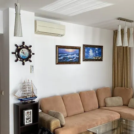 Bellevue Beachfront Paradise דירה *