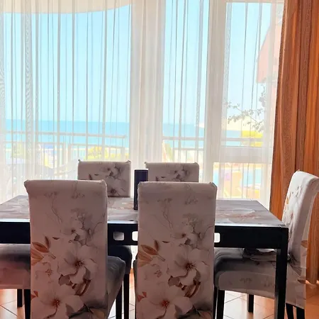 דירה Bellevue Beachfront Paradise *