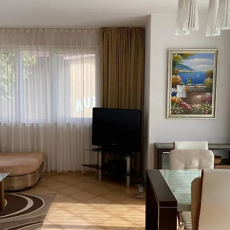 Bellevue Beachfront Paradise דירה