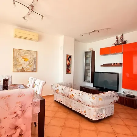 Bellevue Beachfront Paradise דירה *