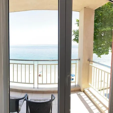 Bellevue Beachfront Paradise דירה