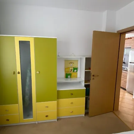 Bellevue Beachfront Paradise דירה רבדה