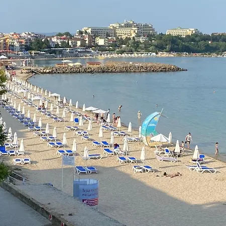 Bellevue Beachfront Paradise דירה רבדה