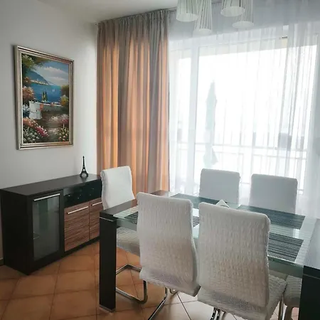 Bellevue Beachfront Paradise דירה *