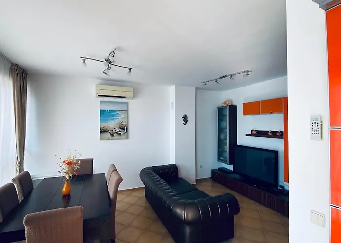 Bellevue Beachfront Paradise *